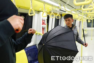 防止捷運隨機傷人事件！　新北捷運新增盾甲包、手套、防刺傘