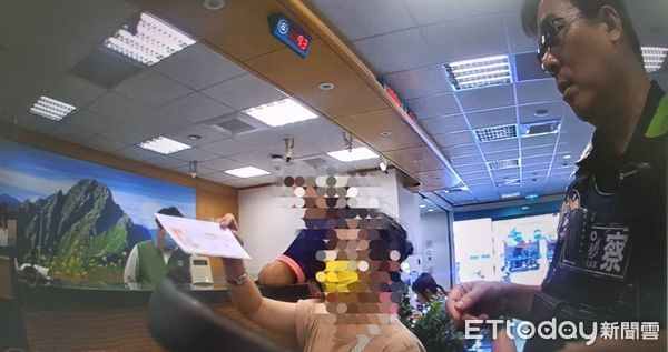 ▲東港警方先後兩次成功勸阻蔡婦匯款            。（圖／記者陳崑福翻攝）