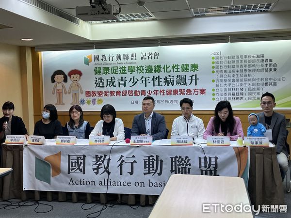 ▲▼國教盟提出三項訴求，呼籲教育部啟動青少年性健康緊急方案。（圖／記者許敏溶攝）