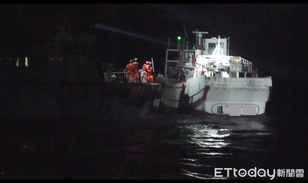 ▲海巡署29日公布破獲台南漁船密艙藏毒案，查獲逾400公斤大麻毒品。（記者林東良翻攝，下同）