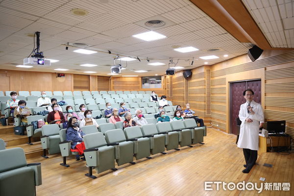 ▲▼花蓮慈院腎臟病友會分享護腎十五招，以及健康飲食原則，在端午佳節健康享受節慶美食。（圖／慈濟醫學中心提供，下同）