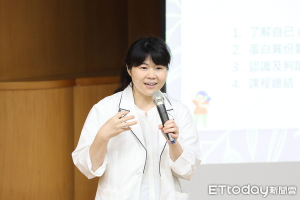 ▲▼花蓮慈院腎臟病友會分享護腎十五招，以及健康飲食原則，在端午佳節健康享受節慶美食。（圖／慈濟醫學中心提供，下同）