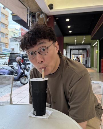 ▲▼不只金城武樹爆紅&hellip;高雄出現「陳奕迅柱」。（圖／翻攝自臉書）