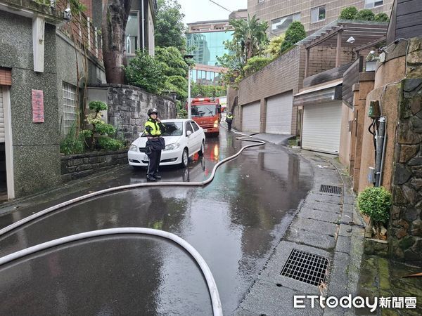 ▲淡水民宅火警，警消出動搶救。（圖／記者陳以昇翻攝，下同）