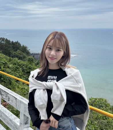 ▲▼ 韓女星孟秀智街頭合照「超帥大叔」　男方身份竟是法國總統。（圖／翻攝自maengseungzi IG）