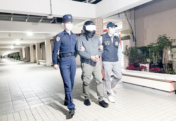 ▲香港籍肖姓男子今年3月間從瑞士攜毒入境桃園機場，航警人員偵訊後移送桃園地檢署偵辦。（圖／航警局提供）