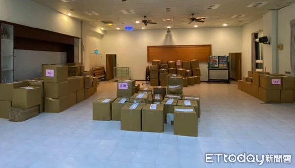 ▲▼ 嘉義縣衛生局與民雄分局昨日（28日）聯手在民雄鄉東湖村查獲一處大型非法電子煙倉儲            。（圖／記者翁伊森翻攝）