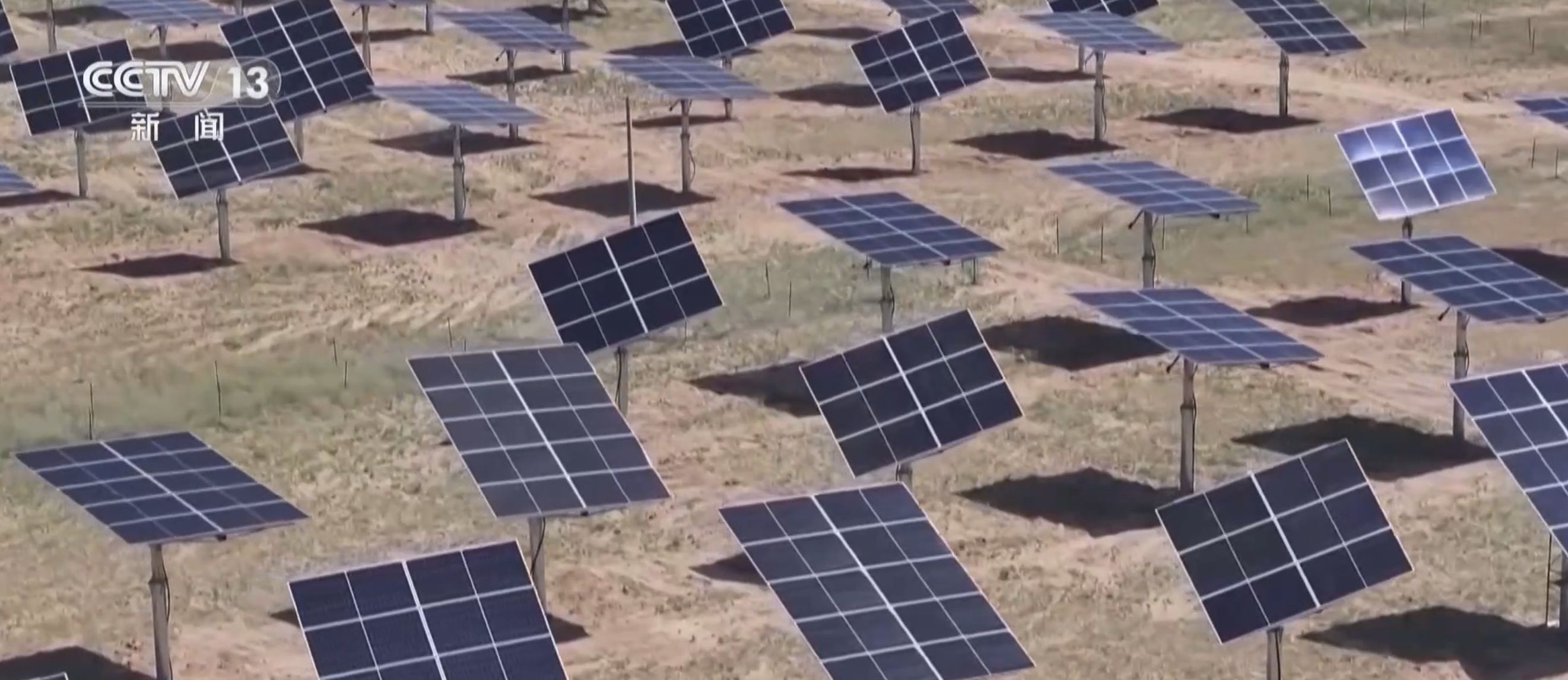 ▲內蒙藍海光伏電站內的大陸首個大型太陽能實證示範基地。（圖／翻攝央視）