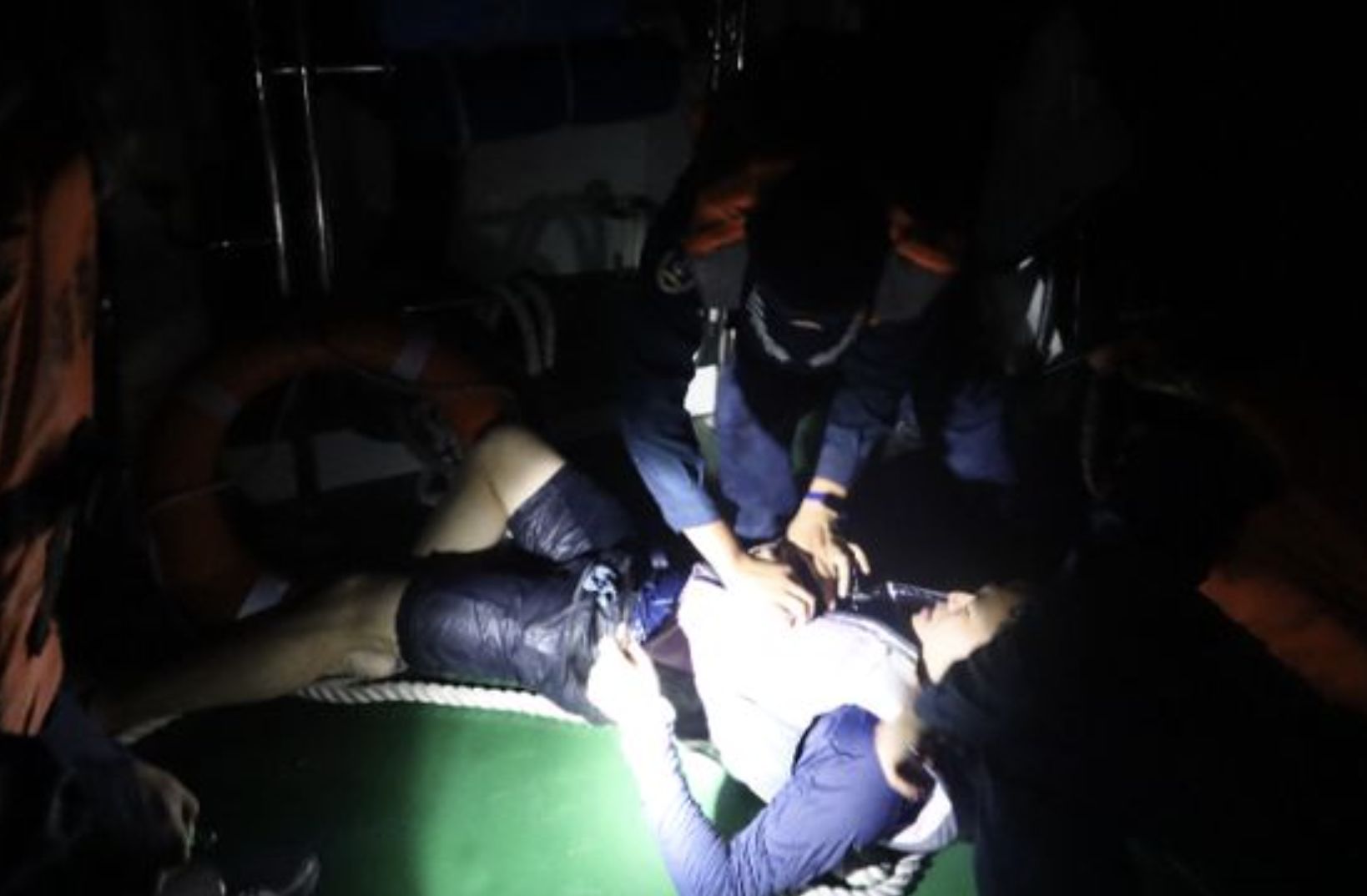 ▲陳姓男子在海上漂流7小時獲救。（圖／翻攝上游新聞）