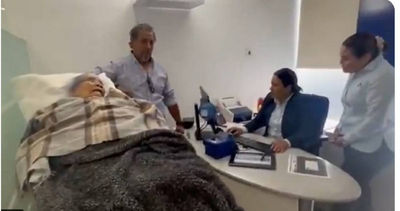 96歲癱瘓婦領退休金遭拒！銀行堅持人要到場　家屬無奈抬進認證