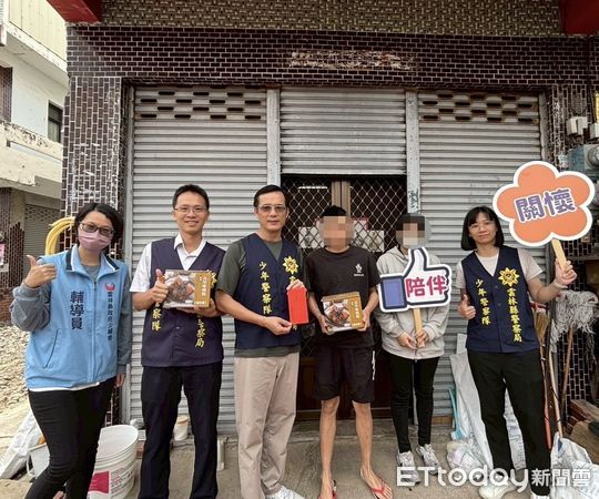 ▲警察局少年警察隊動員少輔員親自將愛心物資送到弱勢及高風險家庭手中，讓他們感受到真誠的關懷與支持。（圖／記者游瓊華翻攝）