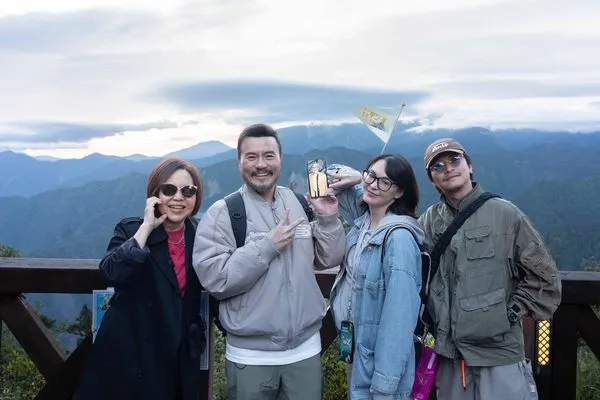 ▲▼ 于美人、李銘忠、楊銘威、張榕容遊玩嘉義，露營用餐感情深溫。（圖／東森綜合台提供）