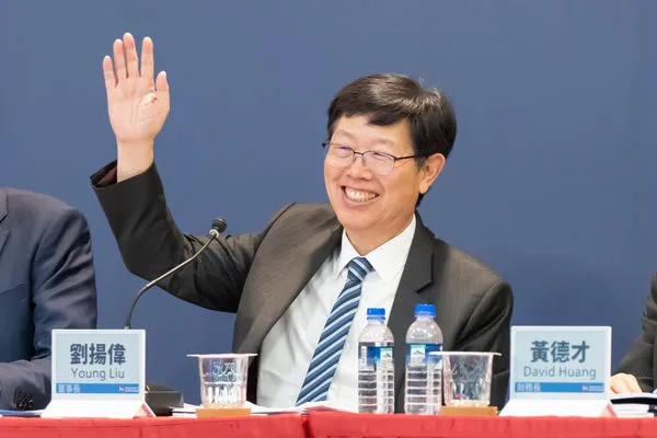 ▲▼鴻海董事長劉揚偉主持股東會，通過5.8元現金股利創史上新高。（圖／鴻海提供）