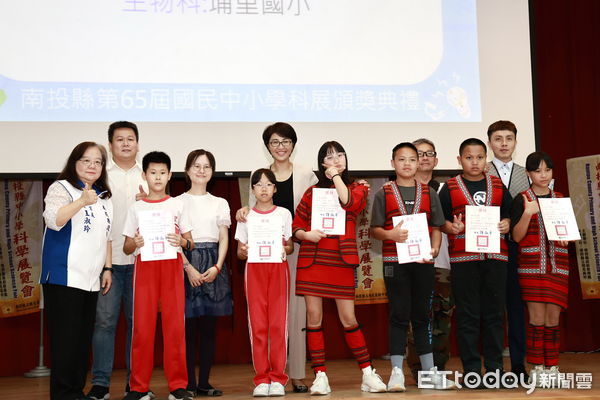 ▲南投縣中小學科展日前進行頒獎，力行國小翠巒分校獲國小物理科第一名。（圖／南投縣政府提供，下同）