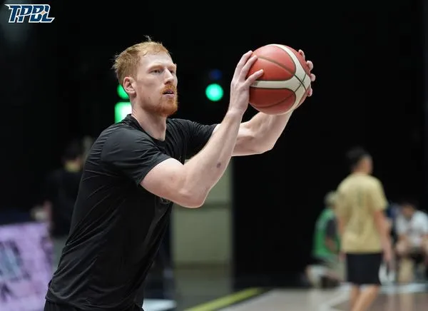 ▲海神于煥亞、胡瓏貿，夢想家霍爾曼、馬建豪。（圖／TPBL職籃提供）