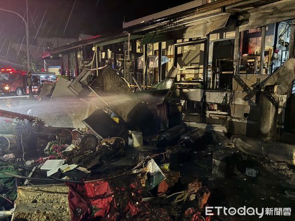 ▲▼台東鯊魚黑幫餐廳爆炸起火　警消出動10車26人灌救。（圖／記者楊晨東翻攝）
