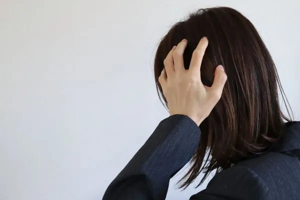 一名Z姓退休女老師遭新北市1名C姓校長傳訊息性騷擾，提告後經法院二審民事判決成立，C男需賠償Z女5萬元。（示意圖非當事人，photoAC）