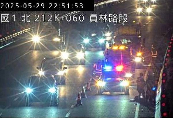 ▲▼一名男子深夜闖入國道1號北向彰化員林段，遭3車撞輾不治。（圖／翻攝國道監視器）
