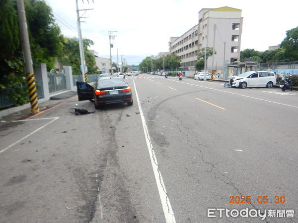 ▲▼1輛BMW急奔醫院要探視妻子，不料途中竟撞翻救護車。（圖／民眾提供，下同）