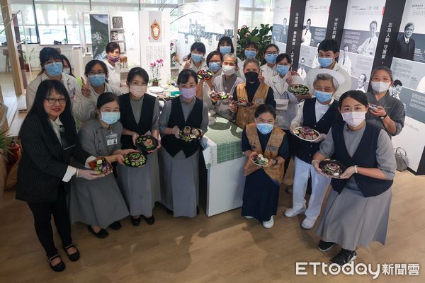 ▲▼營養師蘇真瑩表示，蔬喜蛋糕以壽司為靈感，結合端午節慶意涵與健康飲食原則，清涼的口感提供一種少油、低負擔的新選擇。（圖／慈濟醫學中心提供，下同）