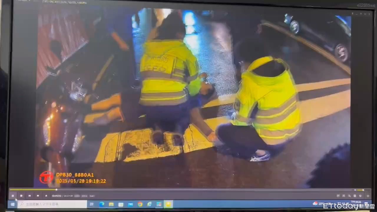 突心肌梗塞!台中男騎士等紅燈昏倒 警見狀衝上前CPR與死神搶命