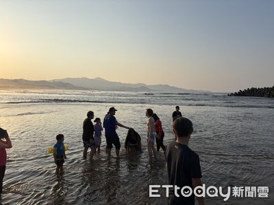 快訊／新北貢寮2人落海！20多歲美籍男遭浪捲走失蹤　警消搜救中