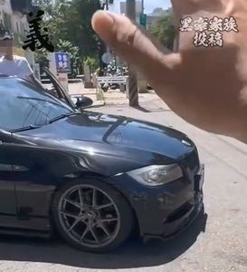 違停斑馬線被檢舉！台中BMW猴催油門想撞行人　車竟貼「警友證」