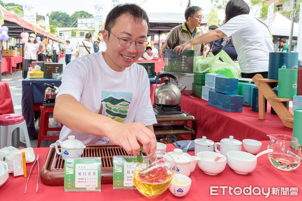 ▲▼  114年春季優良茶競賽頒獎暨展售促銷 翁章梁贈匾   。（圖／嘉義縣政府提供）