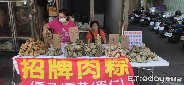 ▲▼   端午節前採買熱潮湧現 嘉義市傳統市場湧現排隊人潮 市府籲注意交通與秩序   。（圖／嘉義市政府提供）