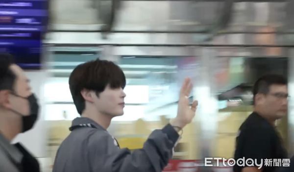 ▲▼ ▲▼▲▼直擊／ZB1章昊、Ricky沒來！歌迷當場哭出來「借衛生紙擦淚」　主辦：全額退費。（圖／粉絲提供）