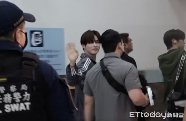 ▲韓彬與粉絲打招呼。（圖／粉絲提供）