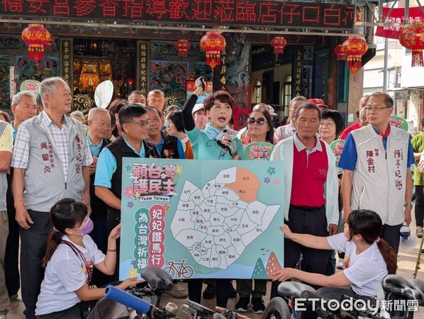 ▲立委陳亭妃率「妃妃鐵馬隊」從台南東山碧軒寺出發，展開為期3天的民主接力行動。（記者林東良翻攝，下同）