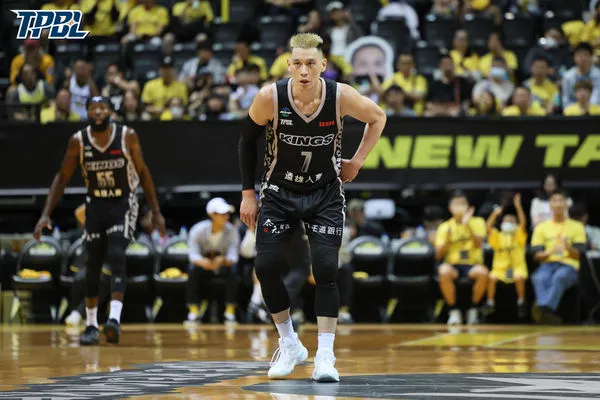 ▲新北國王林書豪、桑尼、沃許本，戰神雷蒙恩。（圖／TPBL職籃提供）