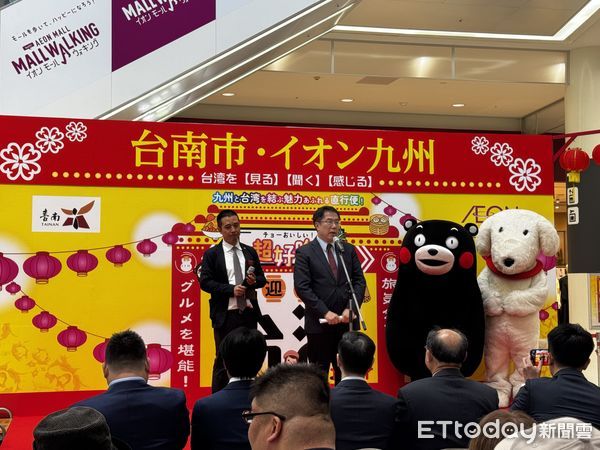 ▲台南市長黃偉哲於熊本永旺夢樂城出席「台灣展」開幕式，親自推廣在地農特產，現場氣氛熱烈。（記者林東良翻攝，下同）
