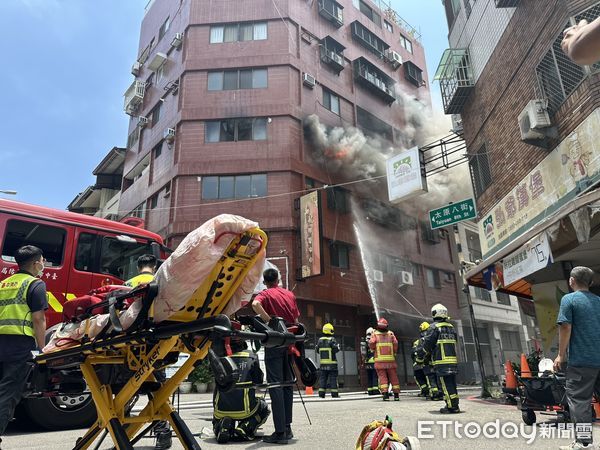 ▲▼台中北區公寓火警。（圖／記者許權毅攝）