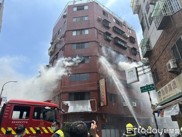 ▲▼台中北區公寓火警。（圖／記者許權毅攝）