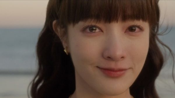 ▲王淨攜手「南法限定男友」漫步街頭合拍迷你短片。（圖／狗狗與花提供）