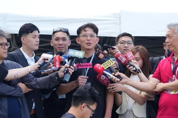 ▲民眾黨主席黃國昌參與新北市龍舟比賽。（圖／民眾黨提供）