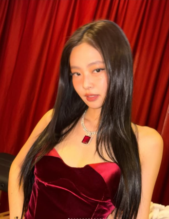 ▲不少人無法理解為何Jennie將錢捐給資源已經很好的首爾大學醫學院。（圖／翻攝自Jennie Instagram）