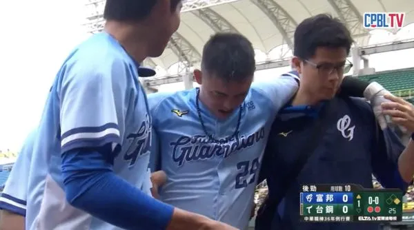 ▲申皓瑋「中蛋」傷退。（圖／截自CPBL TV）