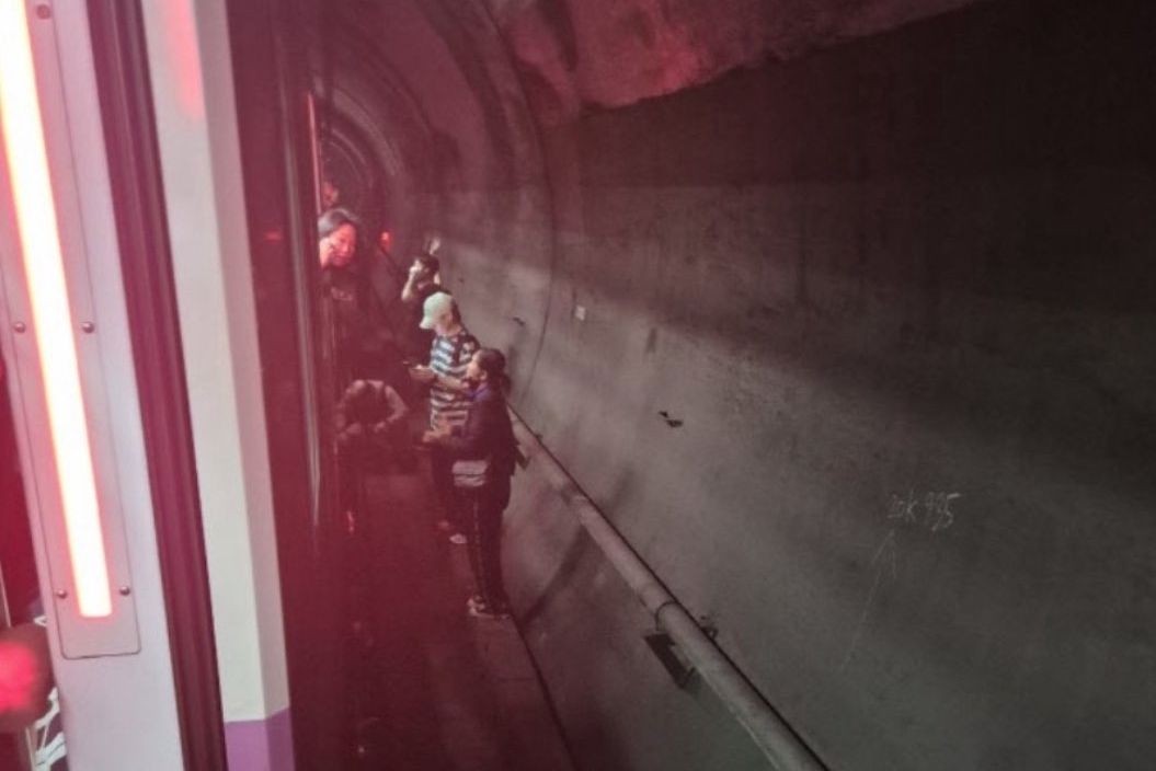 首爾地鐵縱火！男提油桶「車廂點火」乘客急疏散　15人送醫