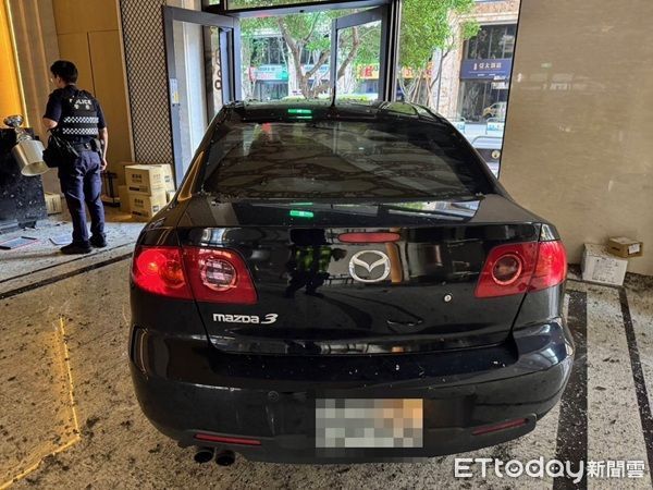 桃園醉漢開車衝進社區大樓「警衛台慘被撞爛」　超扯原因曝光