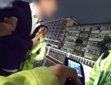 反制酒測？陸男下車乾掉整瓶酒：我被攔才喝的！