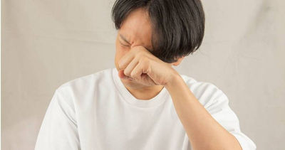 男睡醒睜不開眼!一查竟罹患肺癌 醫點名「1族群」眼皮下垂快就醫