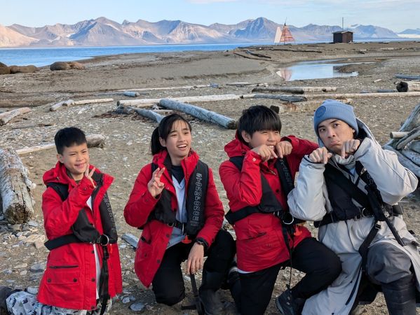 ▲林哲熹(右)與小隊員們長達10多天同住同睡而有好感情。（圖／公視提供）