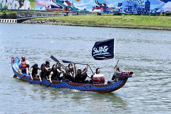 ▲SWAG 女神隊今年首次參加2025 台北國際龍舟錦標賽小型龍舟女子組，成為全場嬌點。。（圖／SWAG提供）