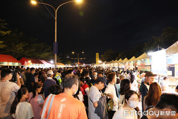 ▲市長黃偉哲主持台南國際龍舟錦標賽閉幕典禮，邀請民眾多來台南旅遊。（記者林東良翻攝，下同）