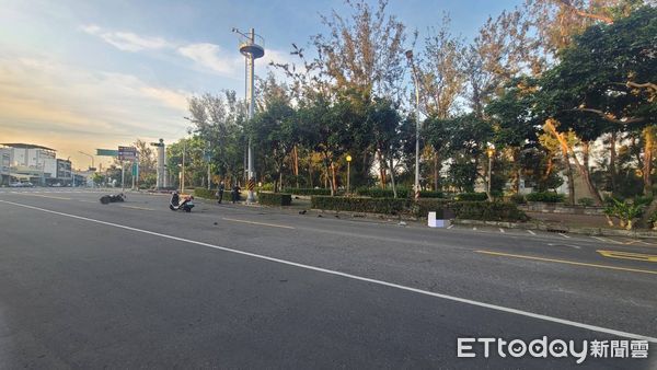 快訊／高雄2男大生自撞雙亡　監視器影片曝。（圖／記者吳世龍翻攝）