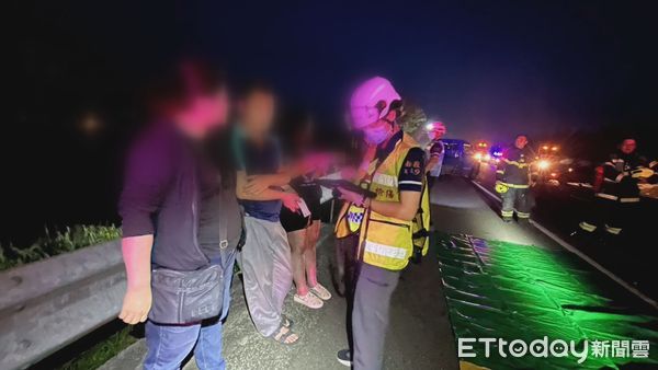 ▲▼國道三號北向245.3公里今日凌晨發生6車追撞車禍             。（圖／記者潘鳳威攝）