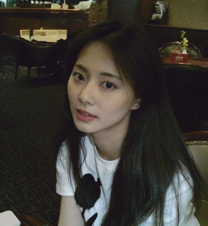 ▲▼▲▼子瑜悄悄現蹤台北！　絕美自拍連發「熟悉街景被認出」粉絲驚呼：人在台灣。（圖／翻攝自子瑜IG）